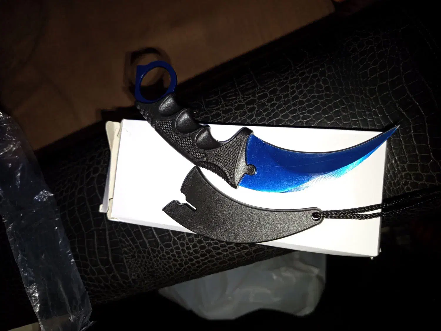 چاقو کارامبیت نو با رنگی زیبا و دل نشین|کوهنوردی و کمپینگ|فولادشهر, B4|دیوار