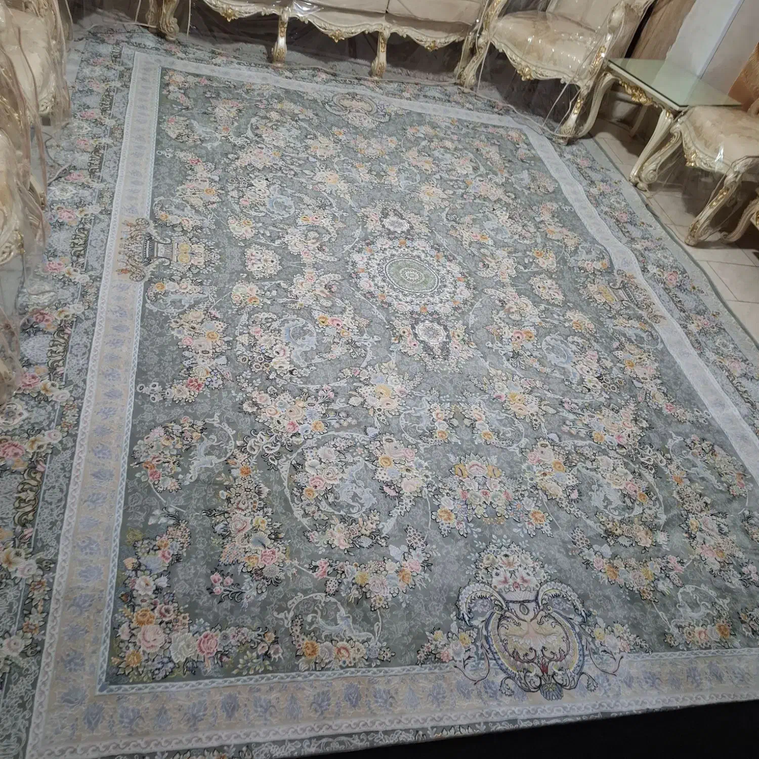 یک عدد فرش ۱۲ متری ۱۵۰۰ شانه با یه کناره ۱در۲|فرش|قرچک, میرزائی جنوبی|دیوار