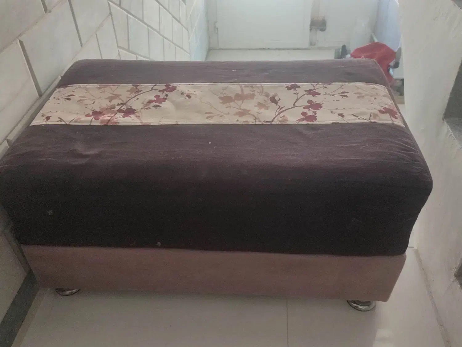 پاف|صندلی و نیمکت|کنگاور, |دیوار