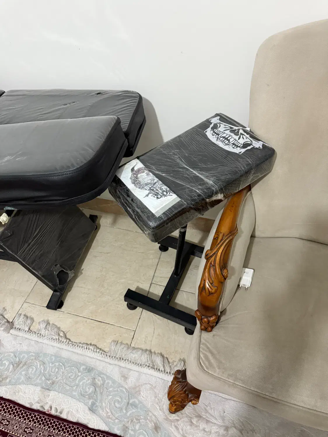 صندلی ارایشگاهی در حد نو|آرایشگاه و سالن‌های زیبایی|اندیشه, اندیشه فاز ۱|دیوار