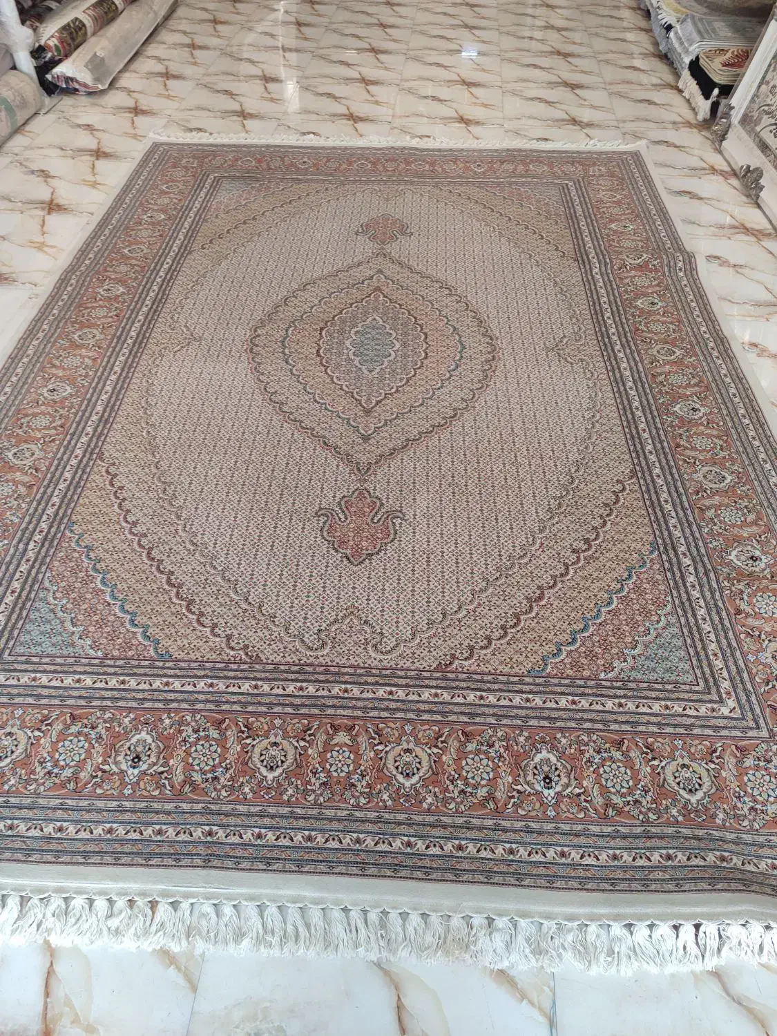 700شانه ماهی 9متری|فرش|ارومیه, |دیوار