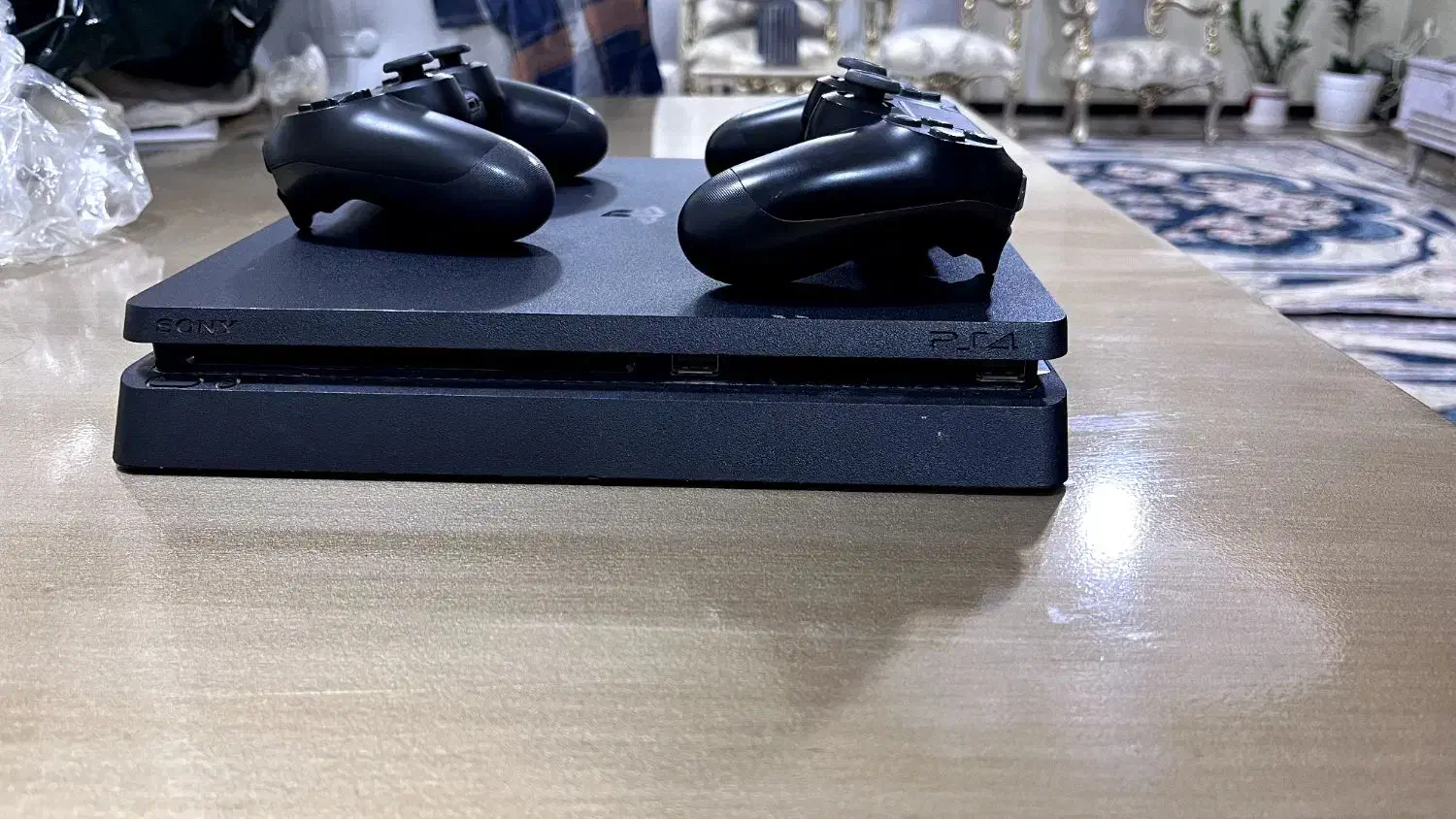 ps4 slim دو دسته بسیار بسیار کم کار|کنسول، بازی ویدئویی و آنلاین|سیرجان, |دیوار