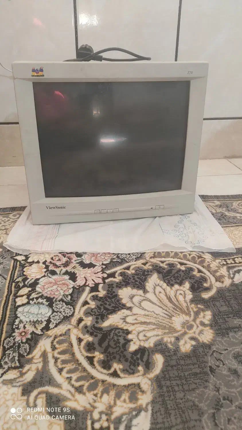 صفحه کامپیوتر قدیمی|رایانه رومیزی|شاهین‌شهر, گزبرخوار|دیوار