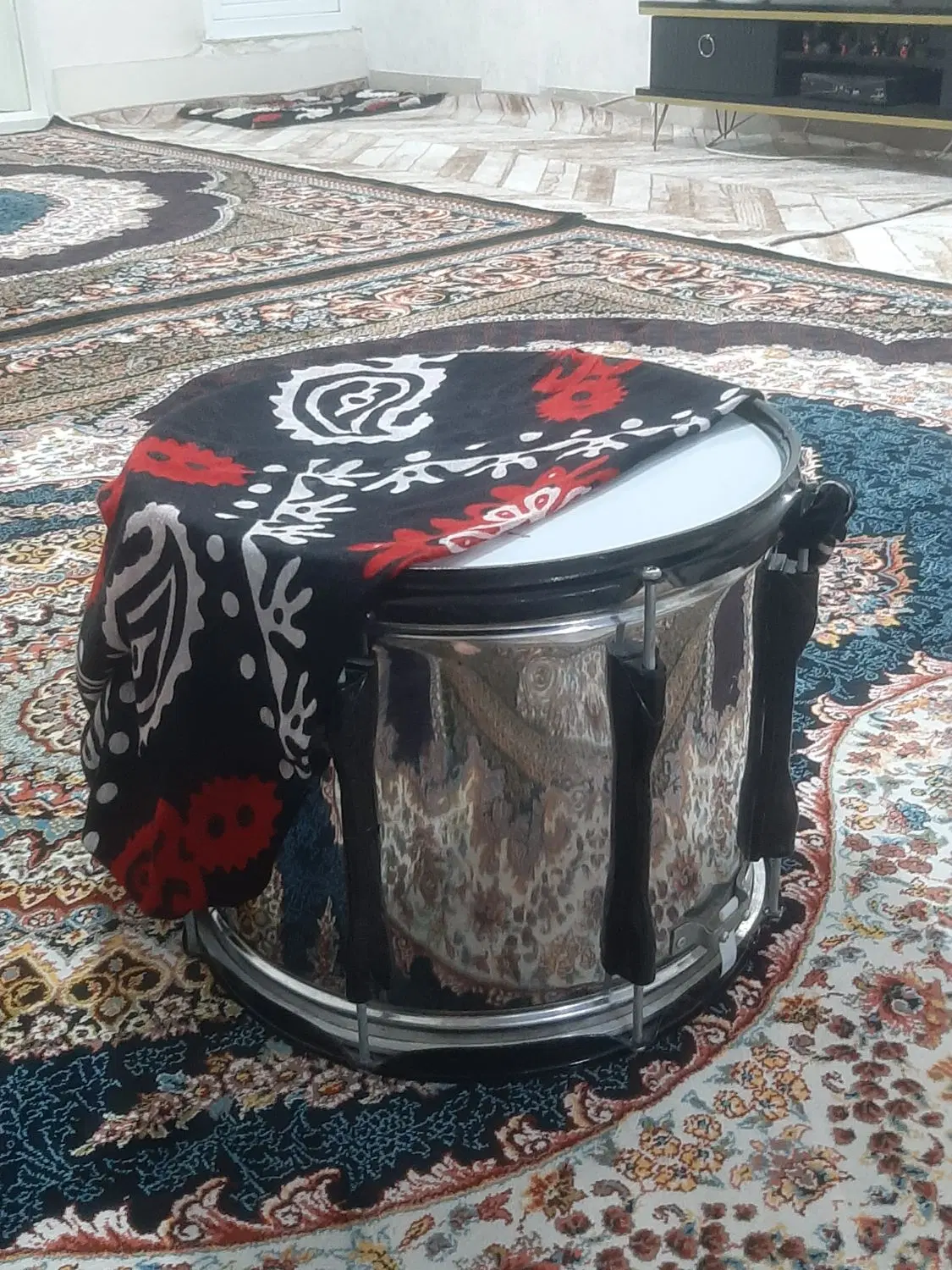 دوقول|درام و پرکاشن|گلستان (تهران), |دیوار