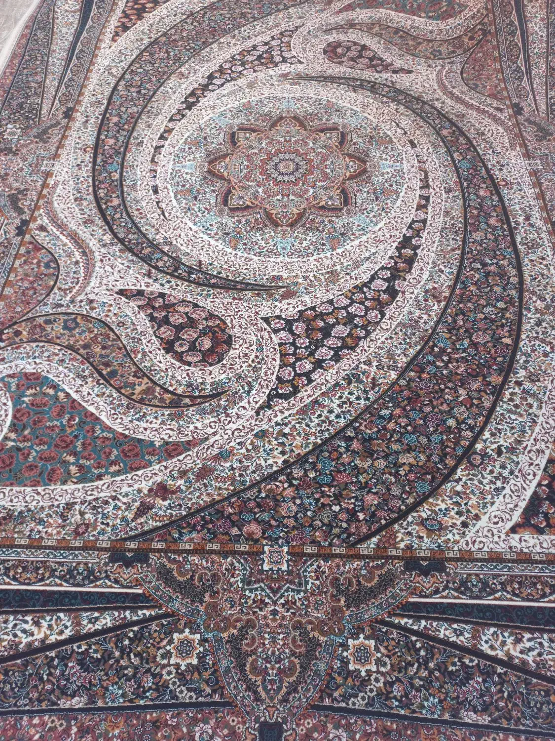 فرش ۹ متری و۱/۵ متری کناره ست، مدل کهکشان سالم|فرش|محمدیه-قزوین, |دیوار