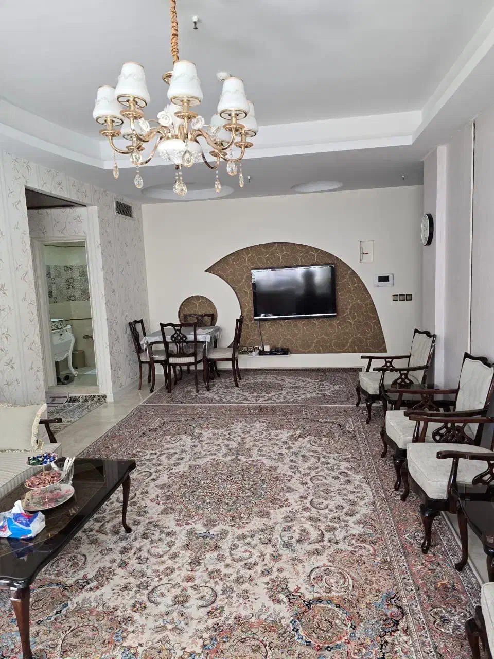 ۷۰ متر برج مجلل رویال کلاسیک، سوسن آبادی