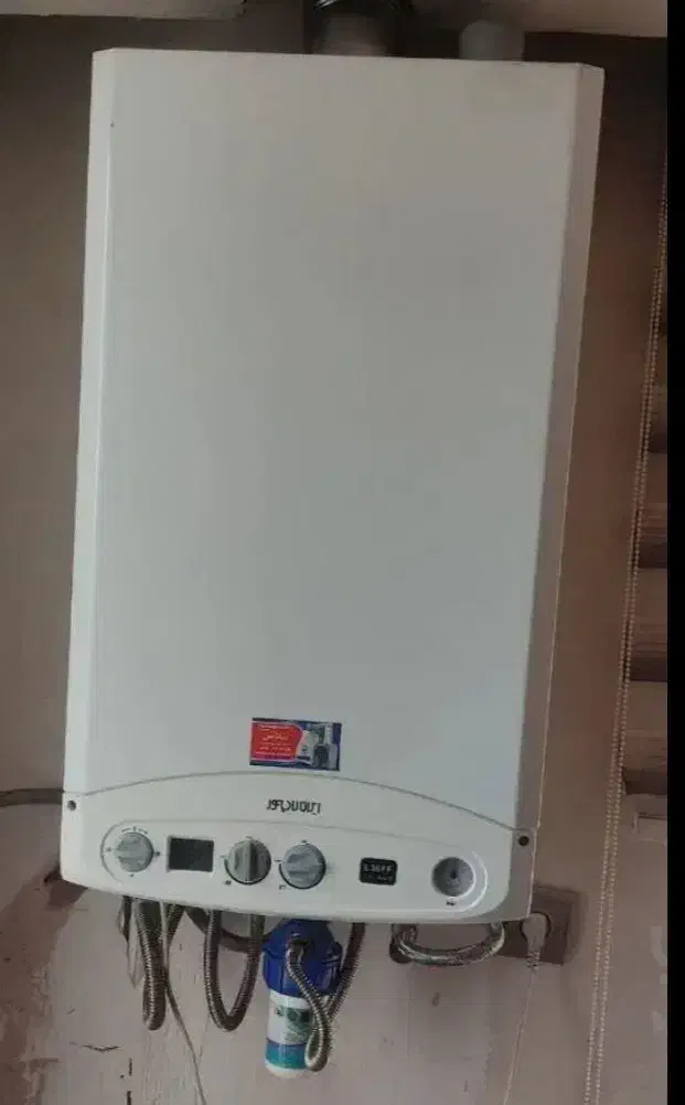 تعمیر و سرویس انواع پکیچ دیواری و آبگرمکن .|خدمات پیشه و مهارت|کرمان, |دیوار