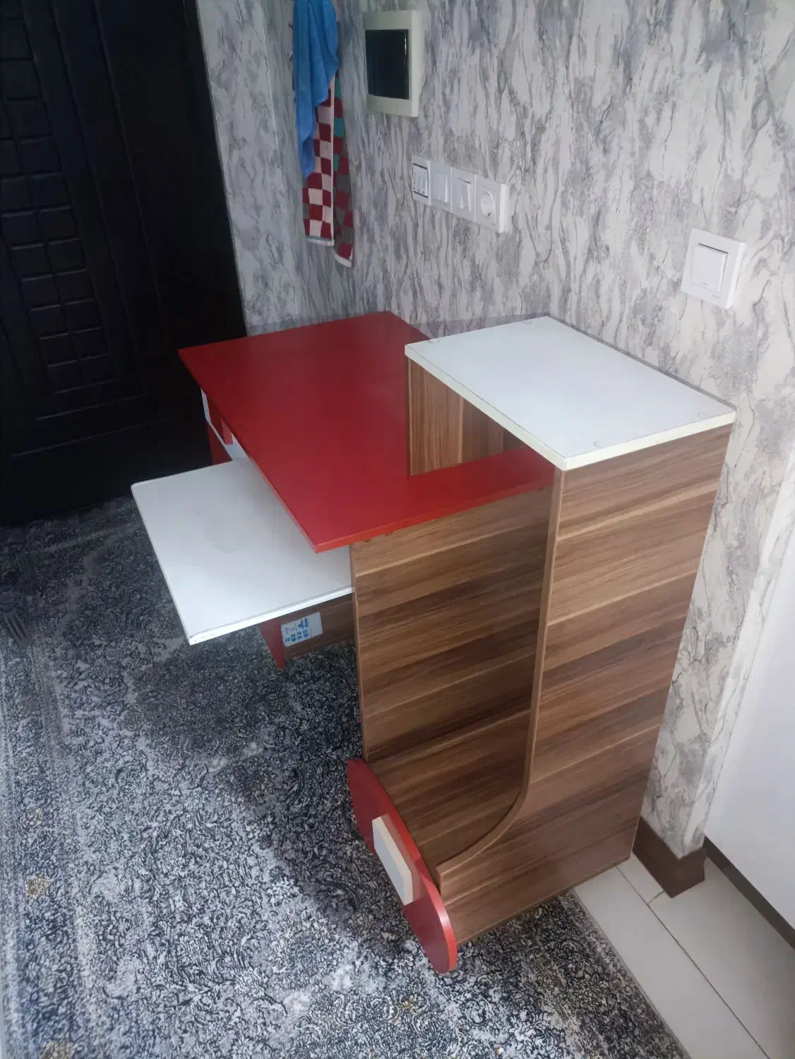 میز کامپیوتر در حد نو|میز تحریر و کامپیوتر|مشکیندشت, |دیوار