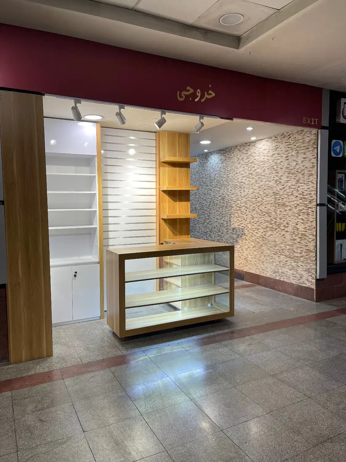 غرفه ۶متری واقع در پاساژ پرنیان|اجارهٔ مغازه و غرفه|تهران, سوهانک|دیوار