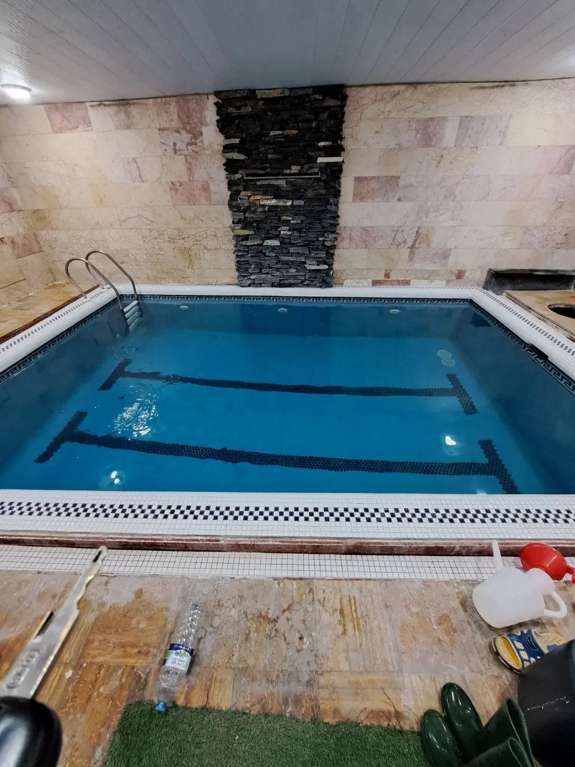 استخدام نیروی کار با وسیله نقلیه(کلیددار ویلا)|استخدام سرایداری و نظافت|سرخرود, |دیوار