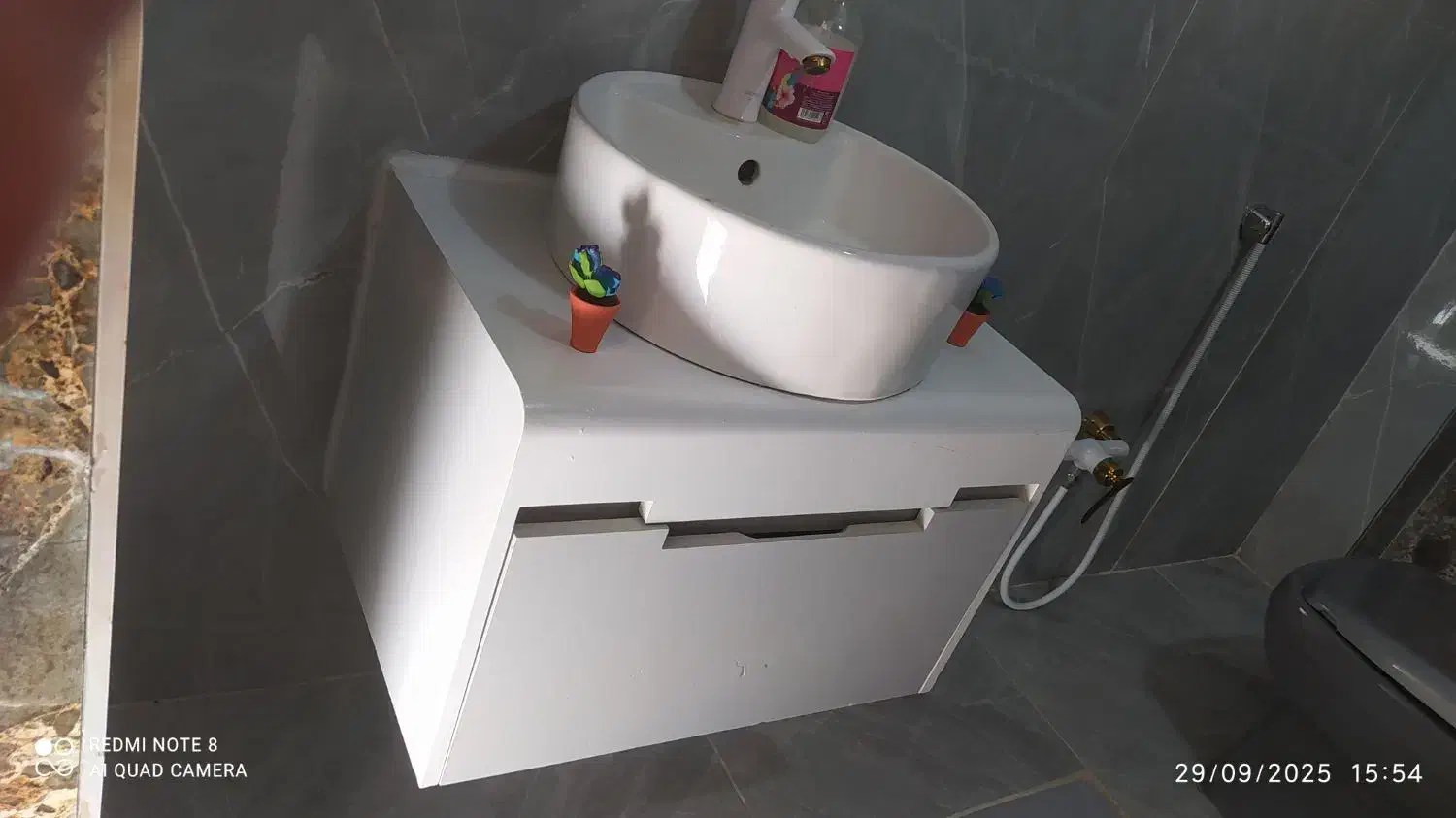 کمد و کاسه روشویی و شیر روشویی|لوازم سرویس بهداشتی|سنندج, |دیوار