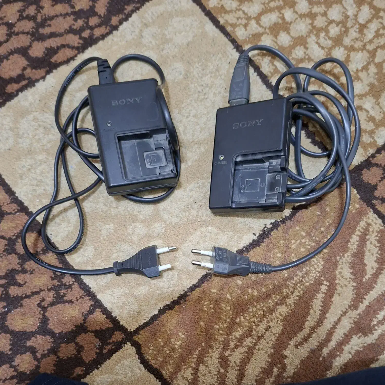 شارژر باتری دوربین سونی همراه با باتری|دوربین عکاسی و فیلمبرداری|تبریز, |دیوار