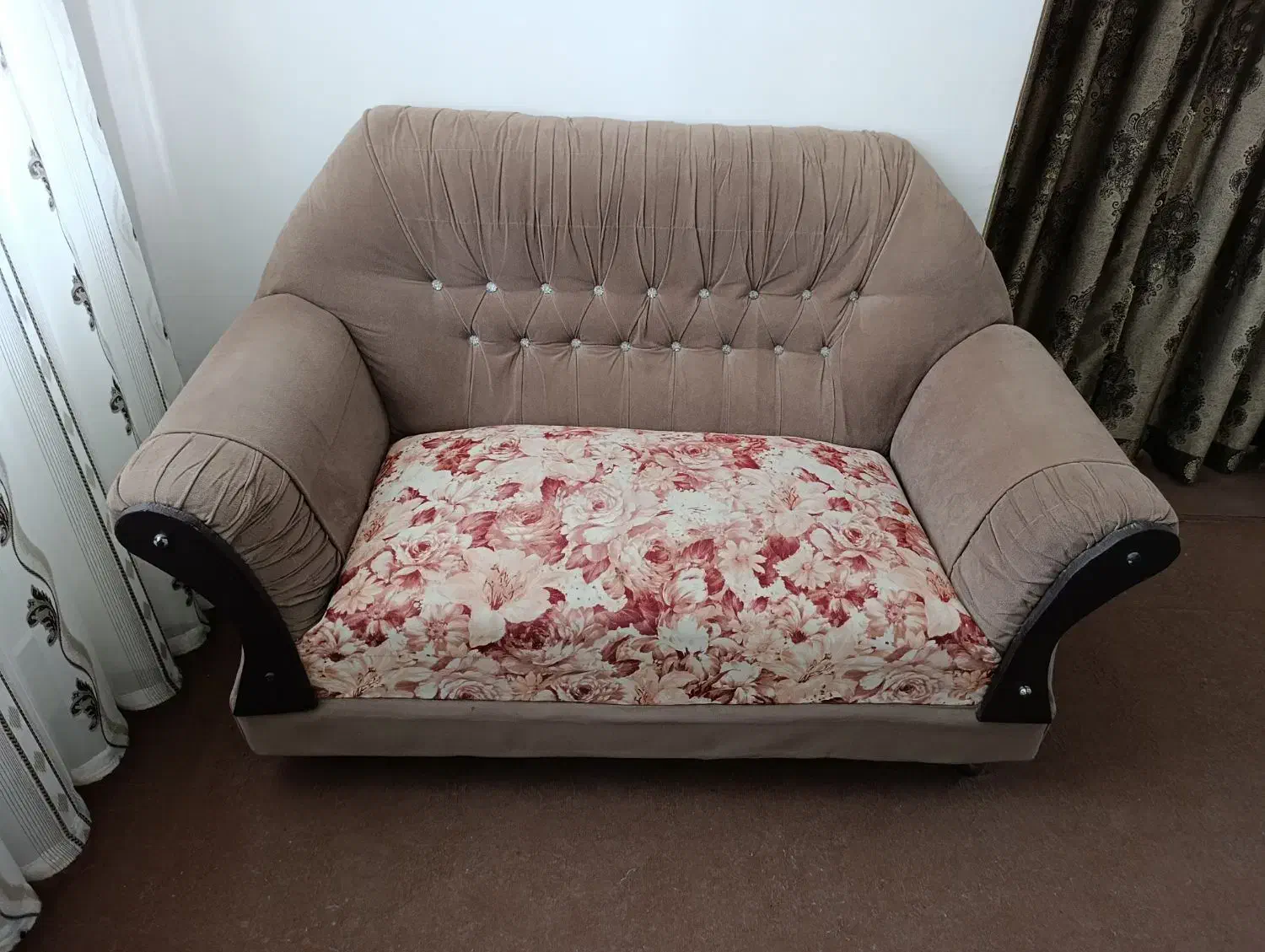 مبل وتخت|تخت و سرویس خواب|قائن, |دیوار