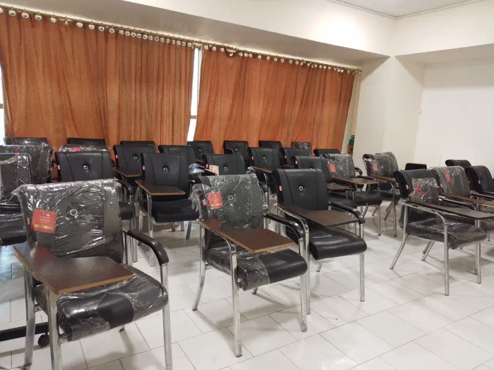 اجاره روزانه و ماهانه کلاس آموزشی|اجارهٔ کوتاهمدت دفتر کار و فضای آموزشی|شیراز, عفیفآباد|دیوار