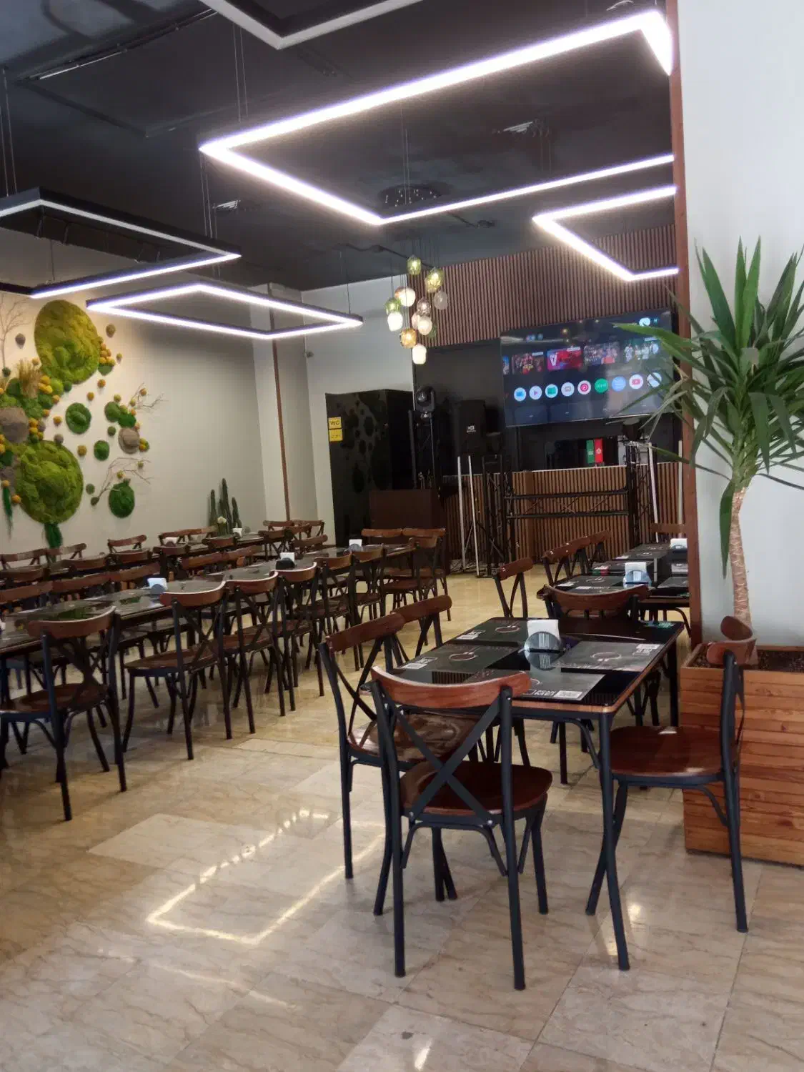 استخدام در کافه رستوران میم|استخدام خدمات فروشگاه و رستوران|تهران, کاشانک|دیوار