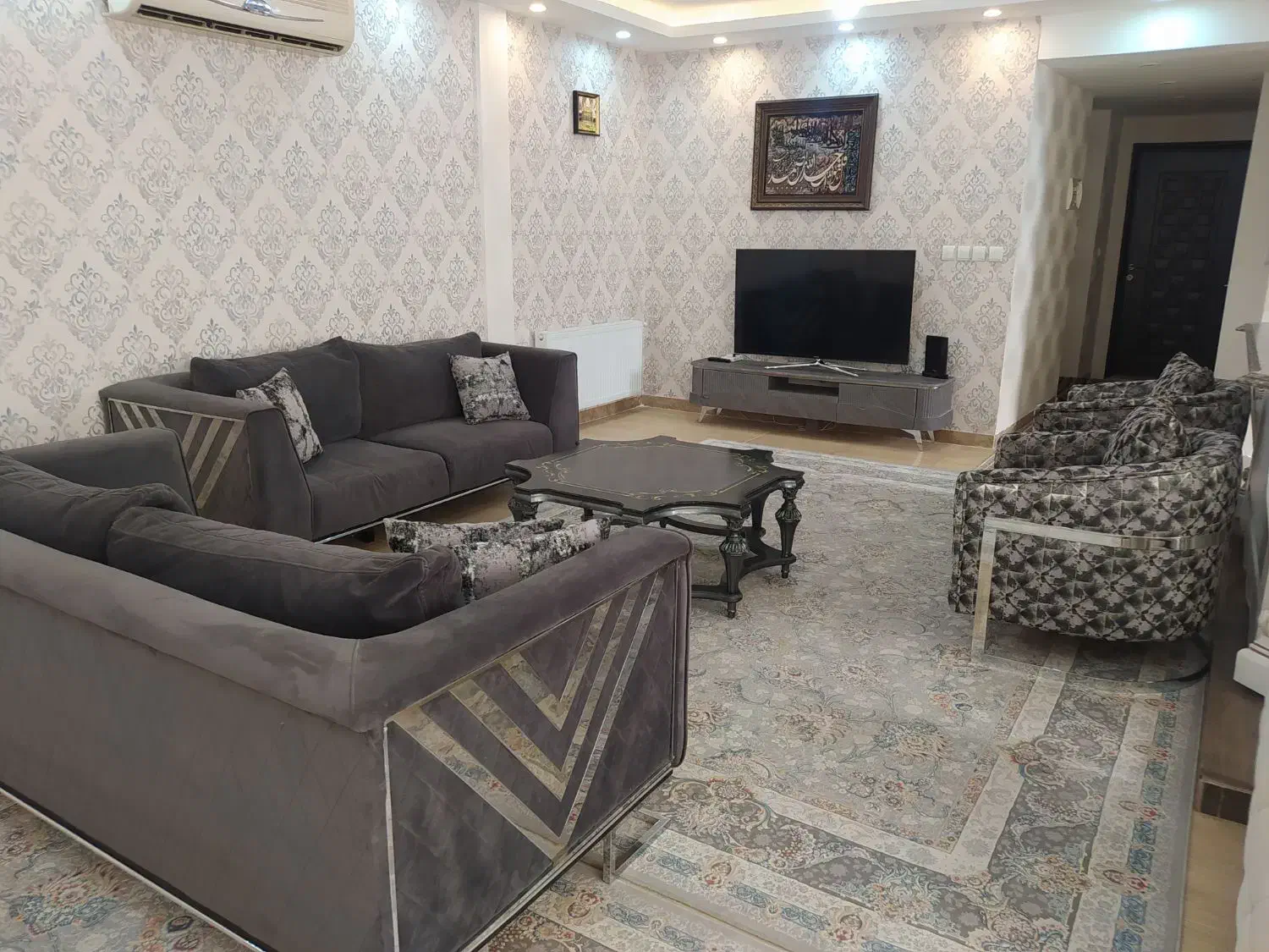 مبلمان مدرن 8 نفره|مبلمان خانگی و میز عسلی|قم, باسکول|دیوار