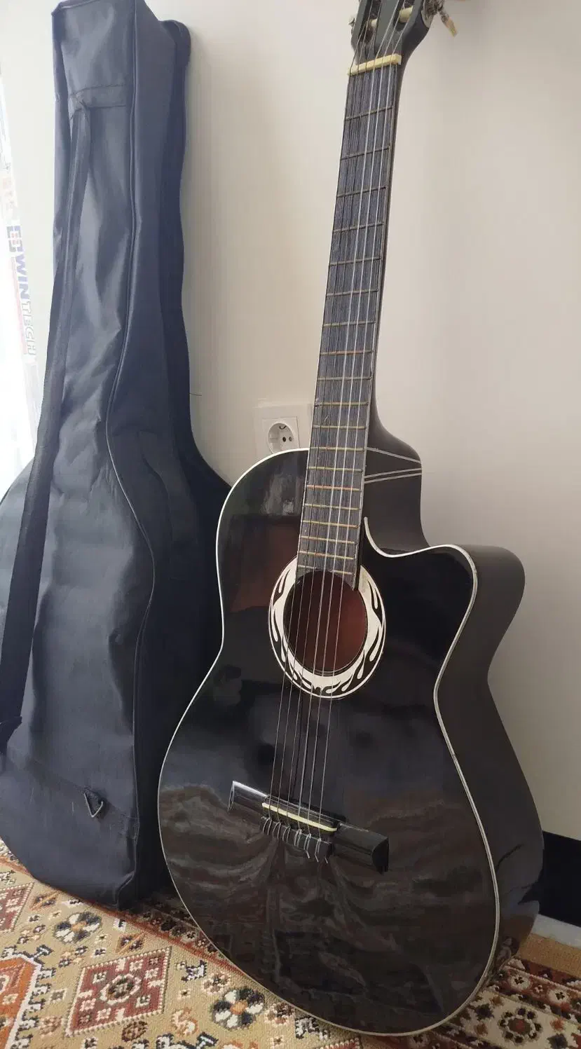 گیتار مشکی|گیتار، بیس، امپلیفایر|کرج, آق تپه|دیوار