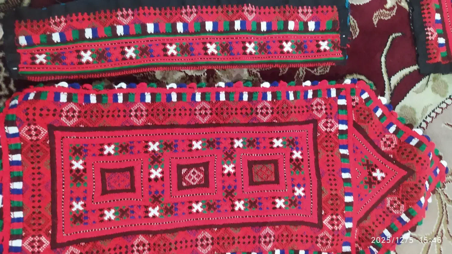 لباس بچگانه و بدن چوطل|لباس|سراوان, |دیوار