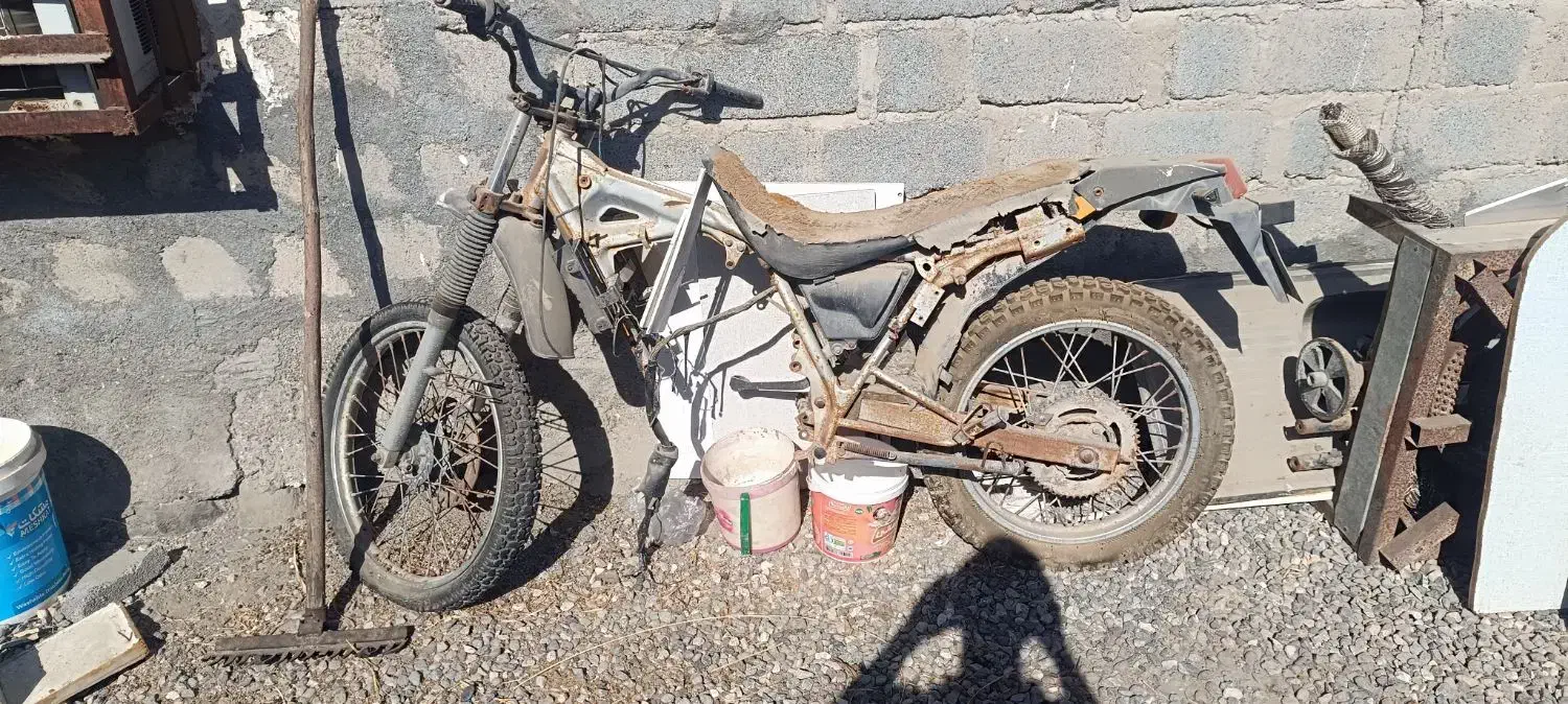 موتور|موتورسیکلت|بند زرک, |دیوار