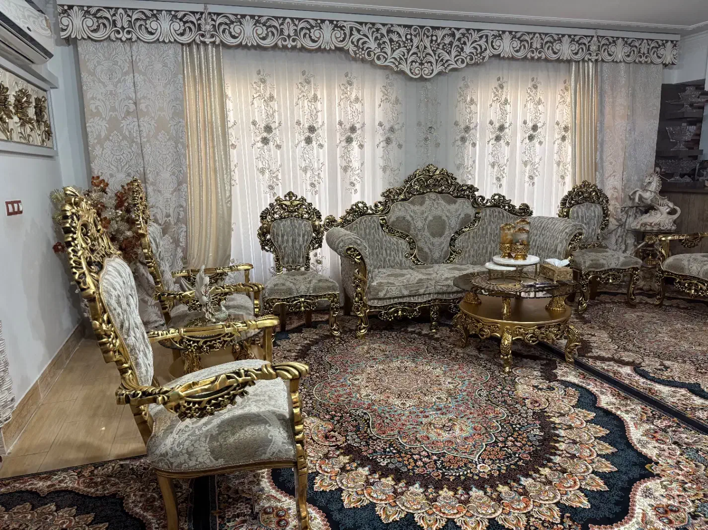 مبلمان سلطنتی ۹نفره|مبلمان خانگی و میز عسلی|هشتگرد, شهرک اداری|دیوار