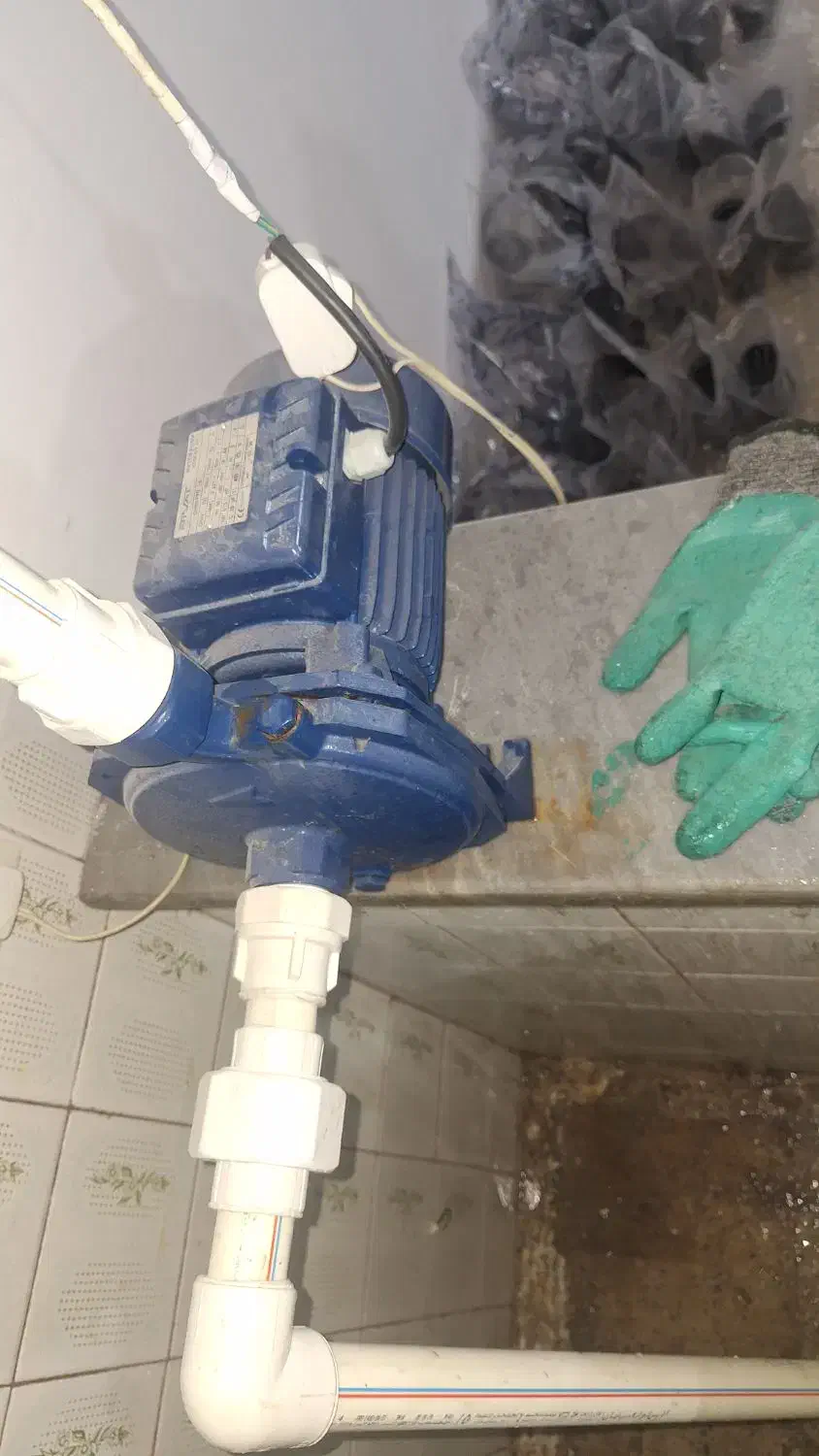 مخزن شستشو شامل پمپ آب یک اسب یک عدد وان با پایه|ماشین‌آلات صنعتی|ماهدشت, |دیوار