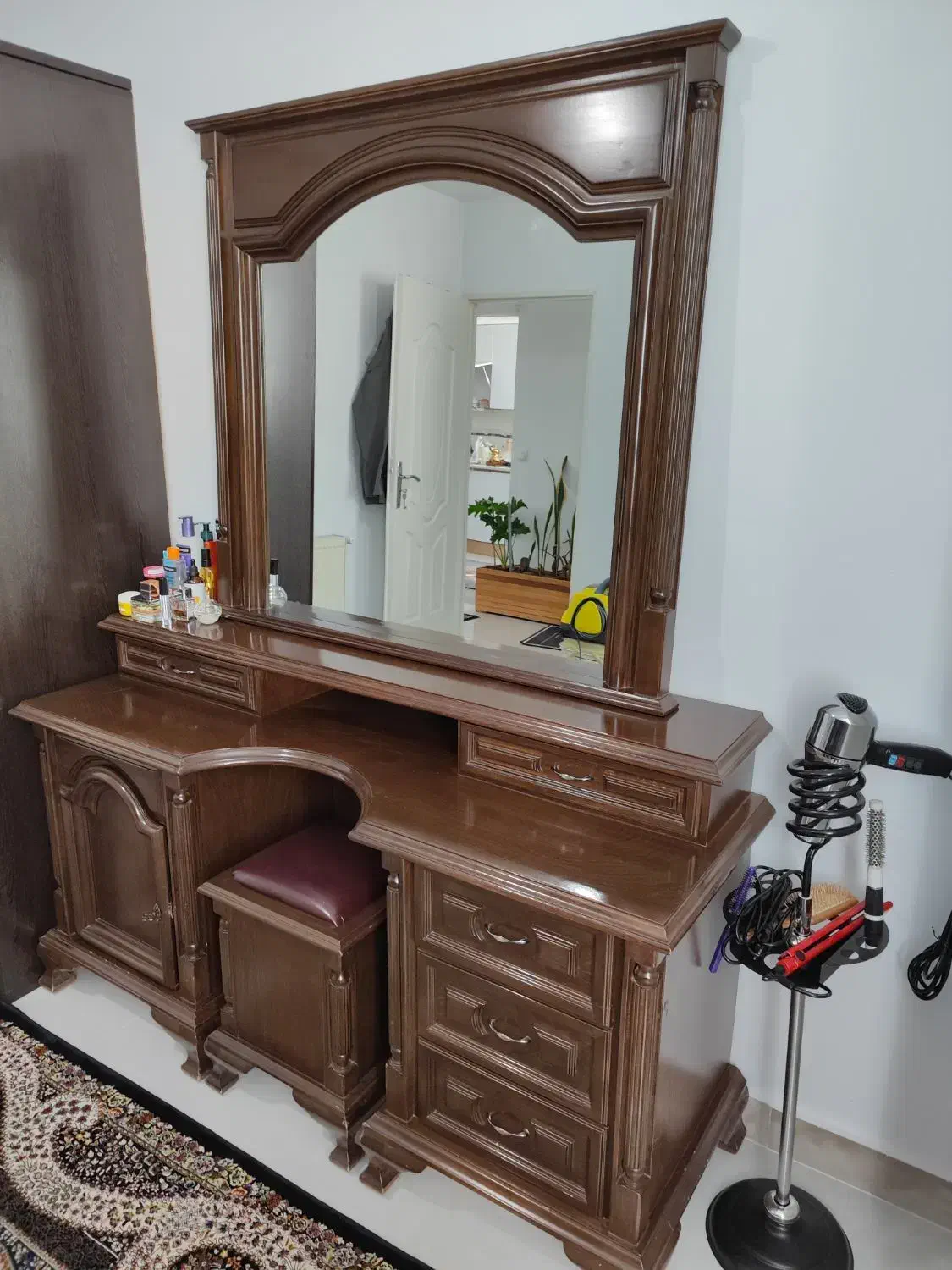 میز لوازم آرایشی همراه دوتا پاتختی  چوب راش|تخت و سرویس خواب|فردیس, سرحد آباد|دیوار