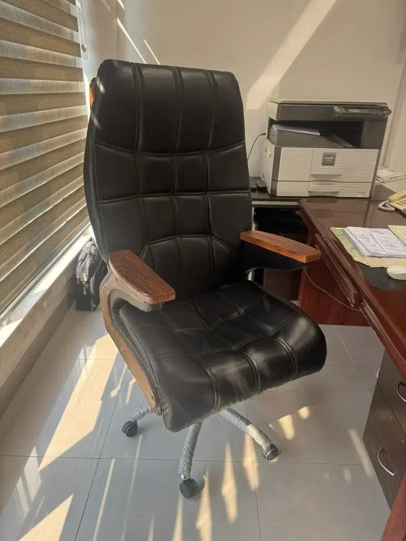 فروش ۷ عدد صندلی اداری مدیریتی|مبلمان اداری|کیش, |دیوار