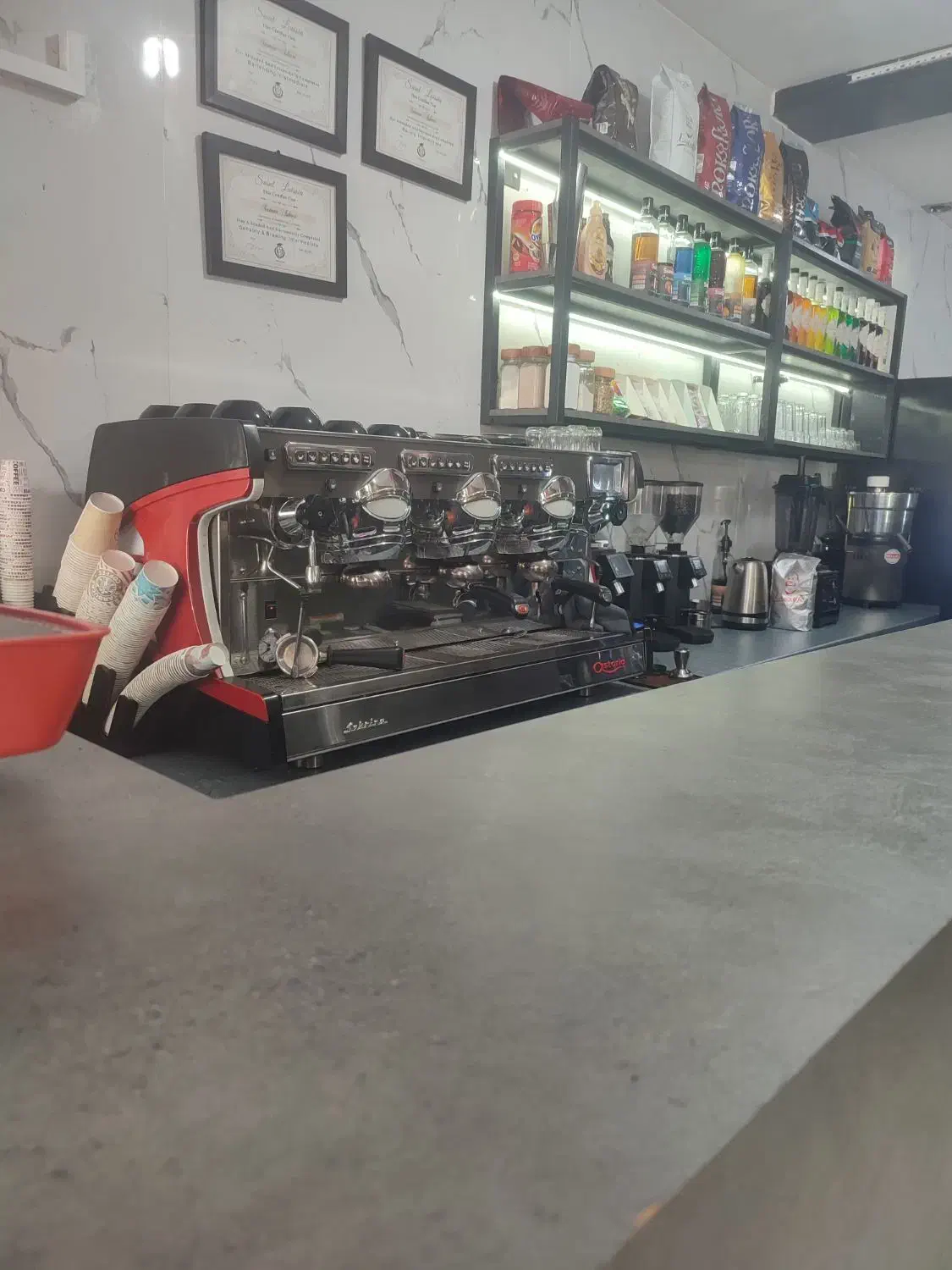 کار در کافه|استخدام خدمات فروشگاه و رستوران|مرودشت, سهل‌آباد|دیوار