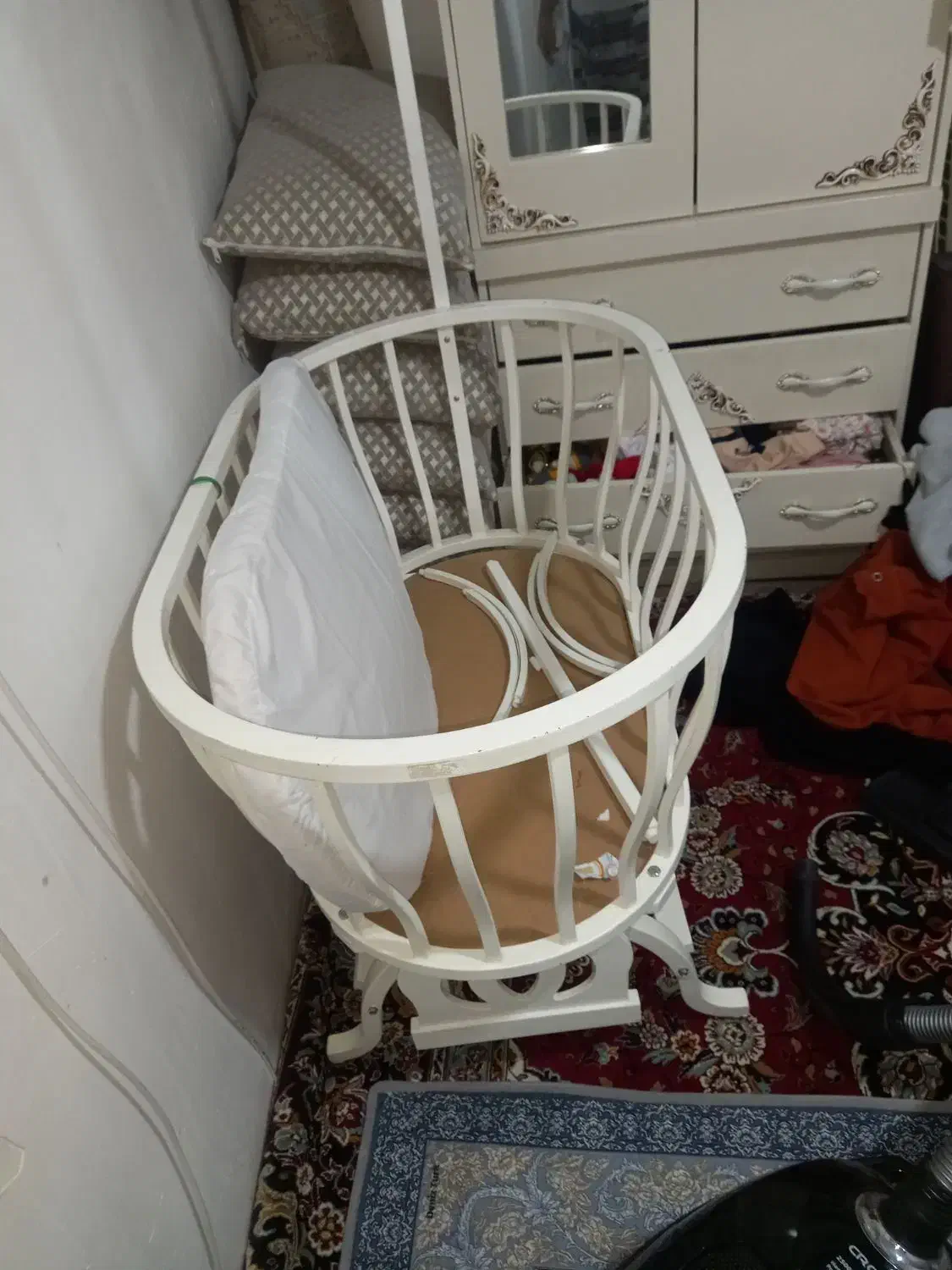 سلام گهواره درحد نو زیاد استفاده نشده|تخت و صندلی بچه|نورآباد, |دیوار