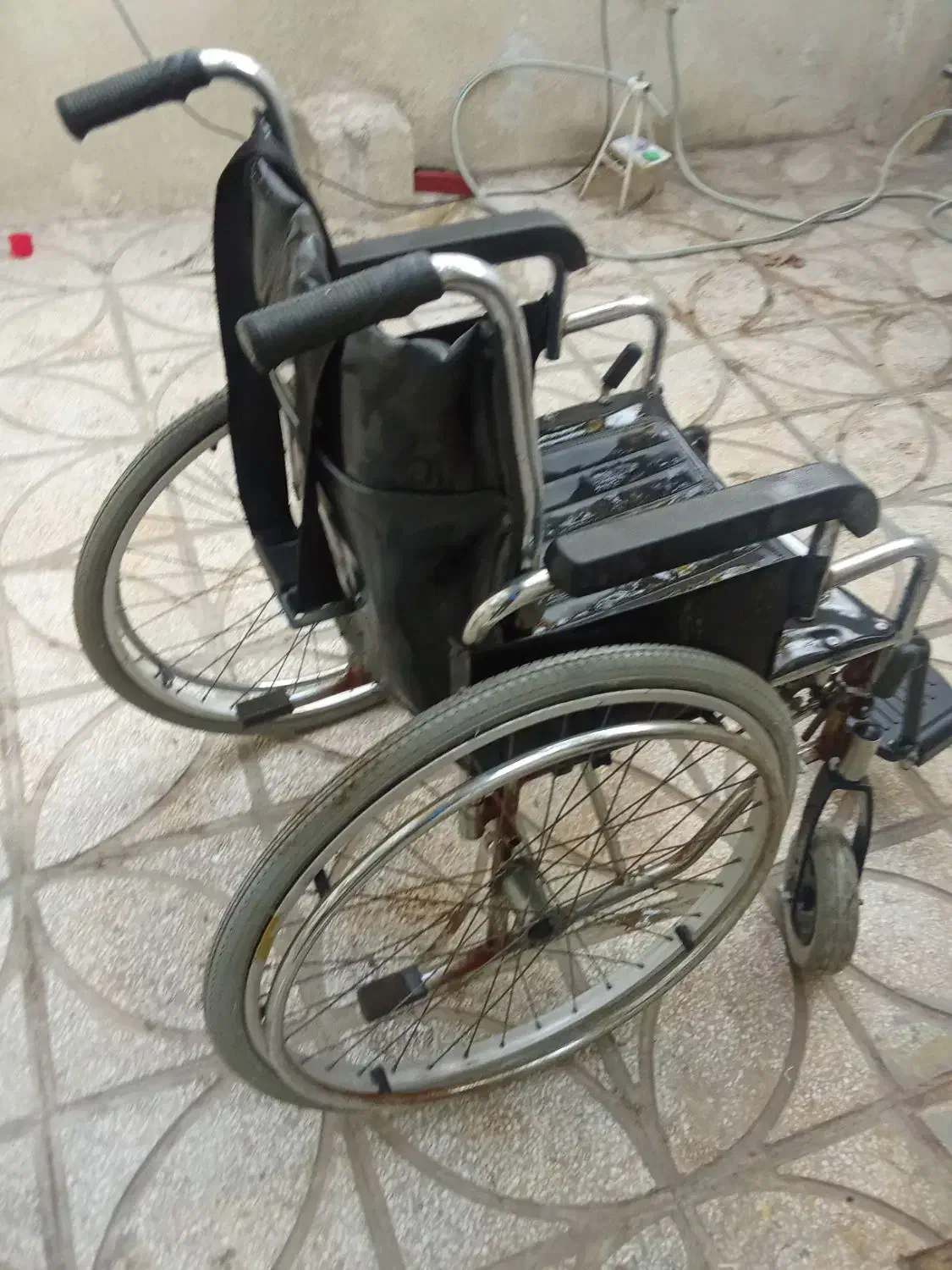 ویلچر معمولی ارزان زیر قیمت گذاشتم|پزشکی|کرمانشاه, |دیوار