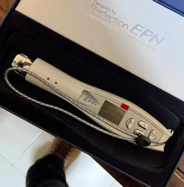 فروش تجهیزات مطب زیبایی به علت جمع اوری|آرایشی، بهداشتی، درمانی|مرند, |دیوار