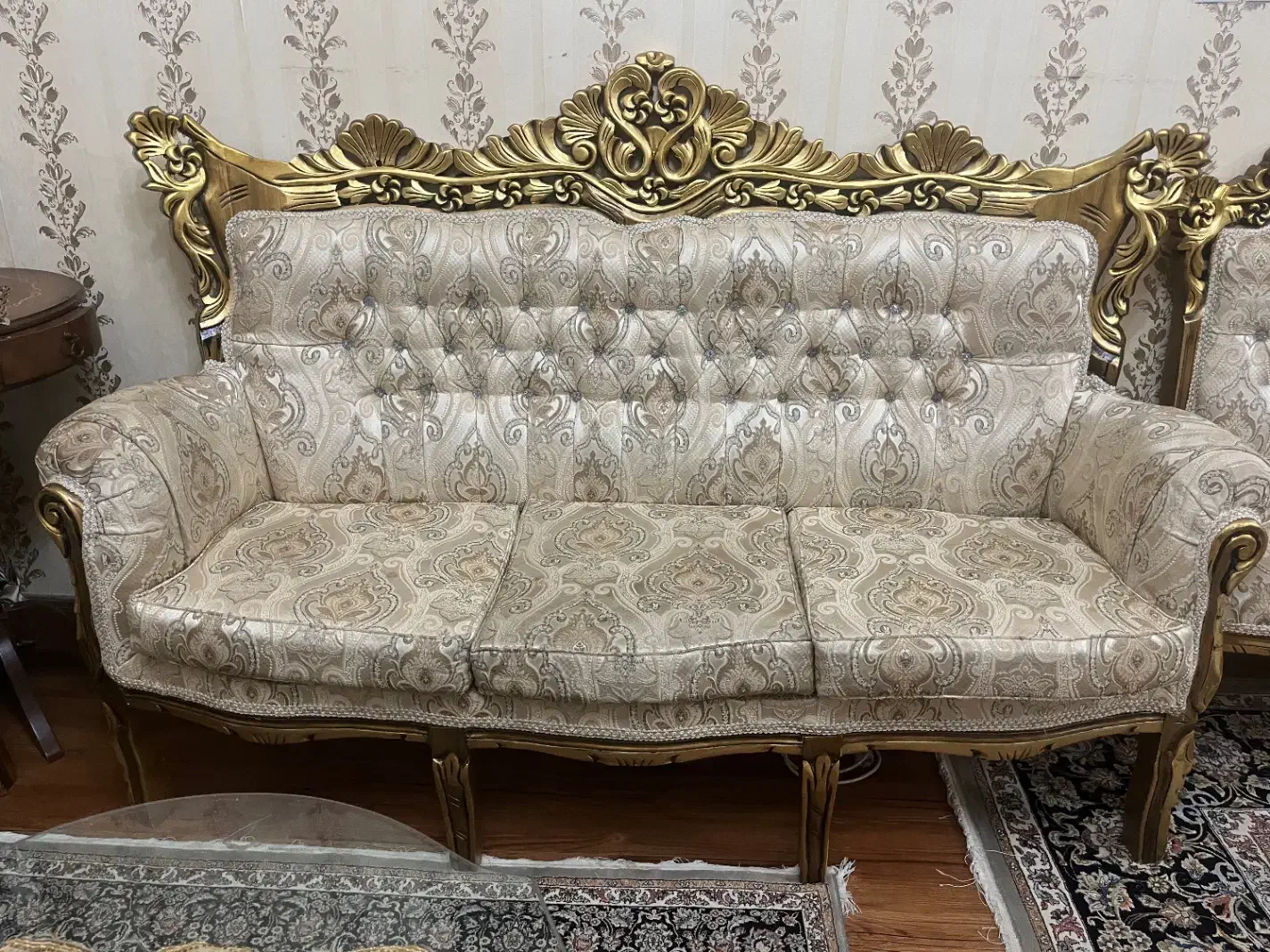 مبل کلاسیک۹ نفره|مبلمان خانگی و میز عسلی|رشت, منظریه|دیوار