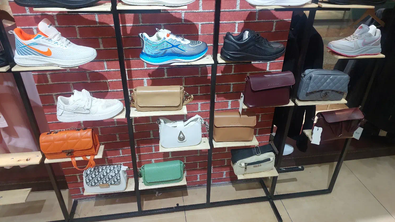 تخفیف ویژه روی محصولاتمون|کیف، کفش، کمربند|شیراز, شهرک قمشه|دیوار