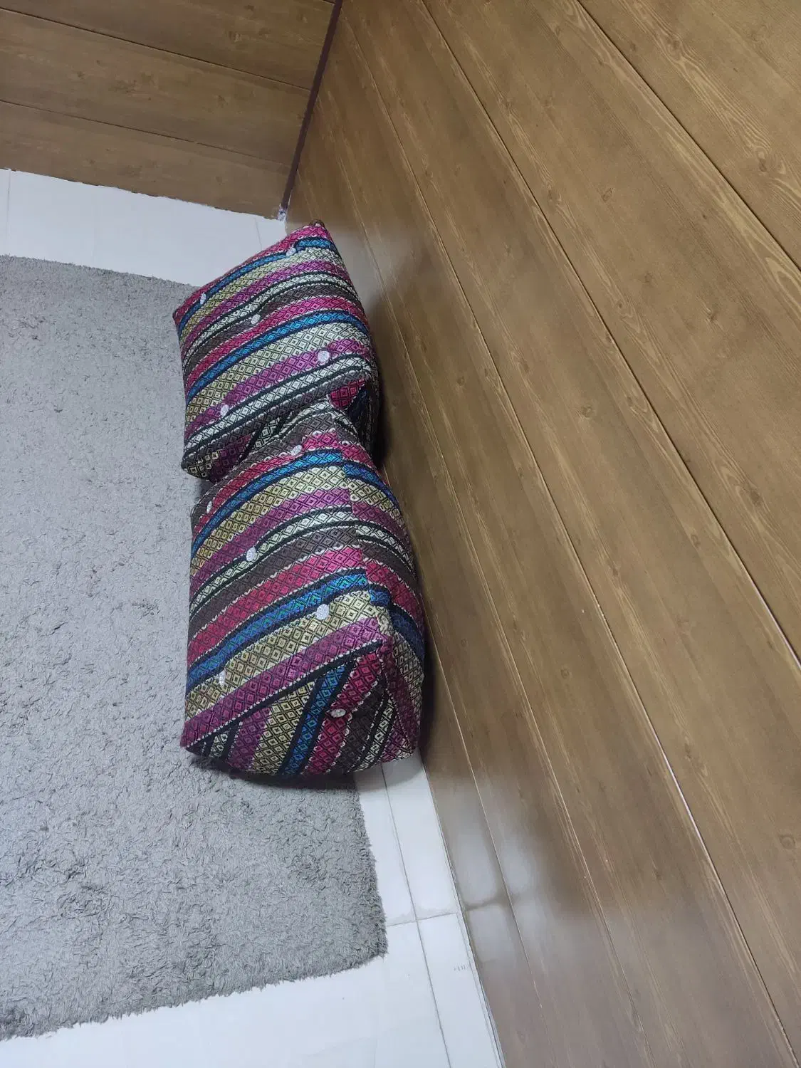 دو عدد پشتی مثلثی سنتی نو|پشتی|رشت, چله خانه|دیوار