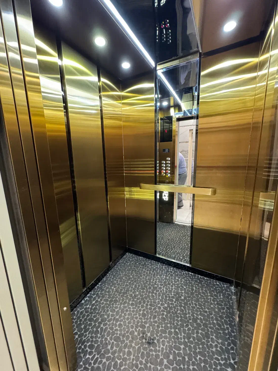 آپارتمان ۲ خوابه ۱۱۸ متری طبقه ۳