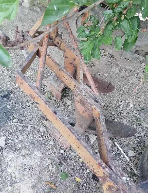 گاو آهن سه خیش فرگوسن سالم|ماشین‌آلات صنعتی|بیلوار, |دیوار