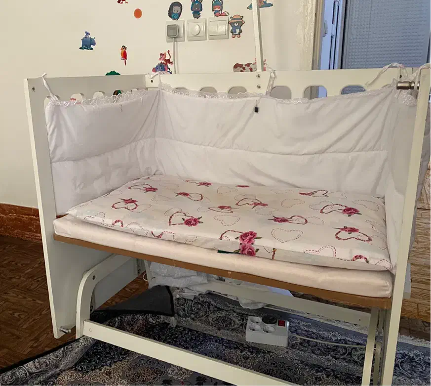 تخت کنار مادر گهواره ایی مناسب از بعد تولد|تخت و صندلی بچه|بندرعباس, |دیوار