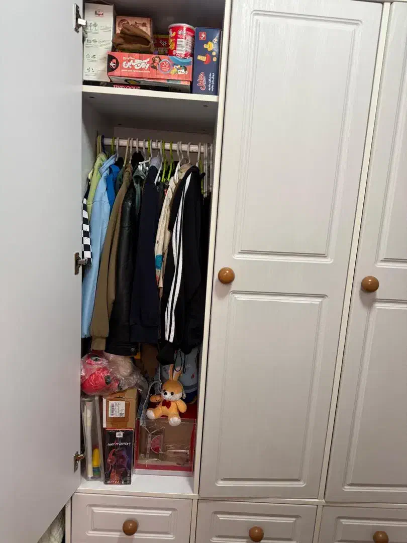 سرویس کمد ۳ درب و تخت . عسلی ویترین همراه کتابخانه|تخت و سرویس خواب|ری, اقدسیه|دیوار