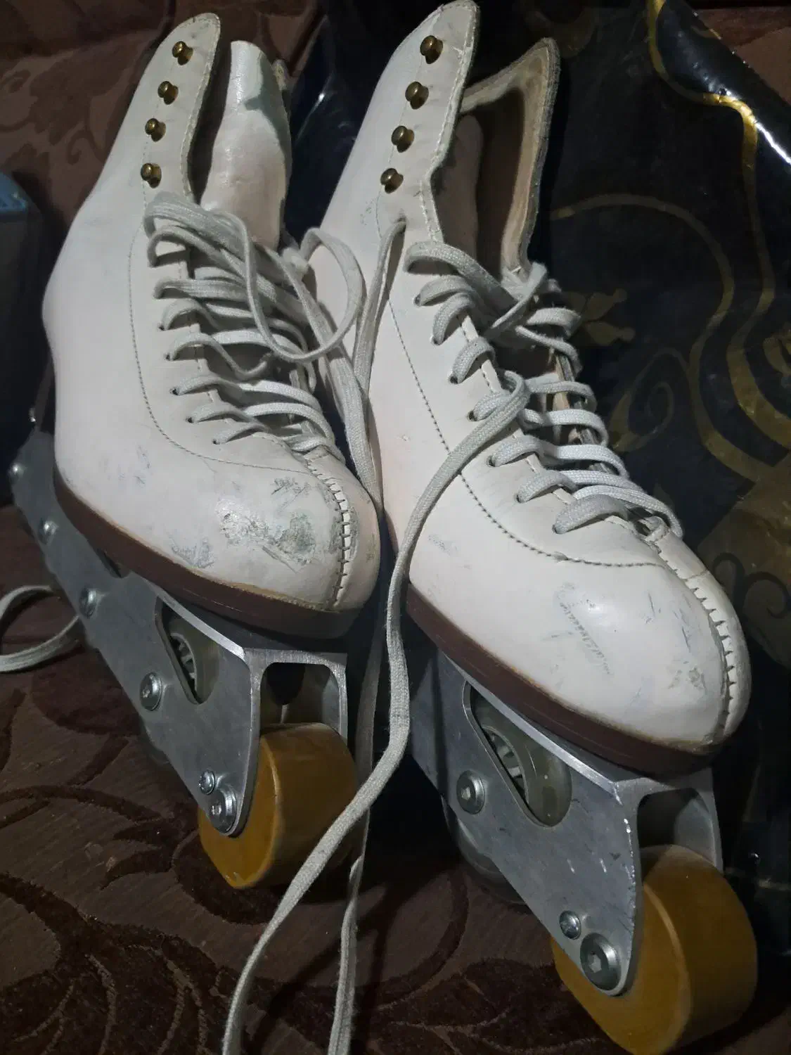 کفش اسکیت نمایشی|دوچرخه، اسکیت، اسکوتر|تهران, مینیسیتی (شهرک نفت)|دیوار