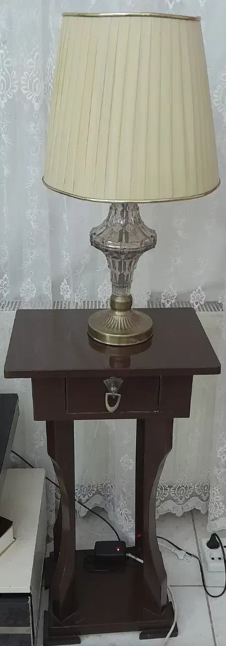 یک جفت میز وآباژور سالم|صنایع دستی و سایر لوازم تزئینی|ملایر, |دیوار