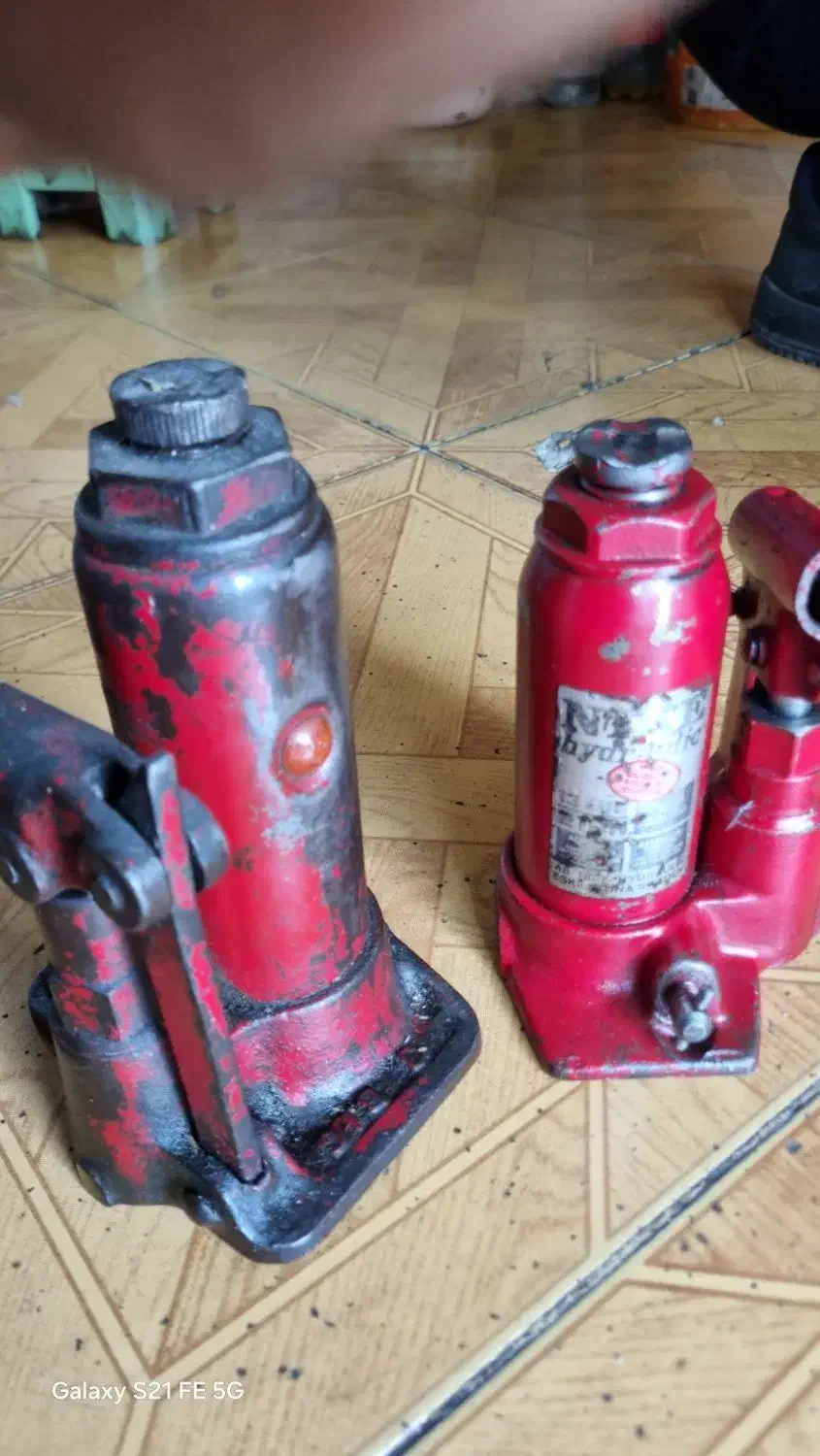 جک روغنی ماشین سواری سوئدی و باربند پژو|قطعات یدکی و لوازم جانبی|قزوین, |دیوار