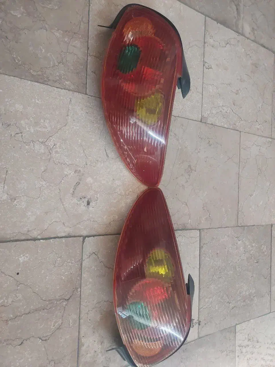 چراغ عقب 206تیپ پنج، اصلی و کاملا سالم|قطعات یدکی و لوازم جانبی|قائم‌شهر, |دیوار