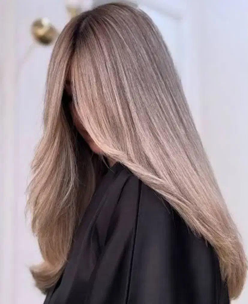 رنگ مو  ترکیبی و تخصصی|خدمات آرایشگری و زیبایی|بروجن, |دیوار