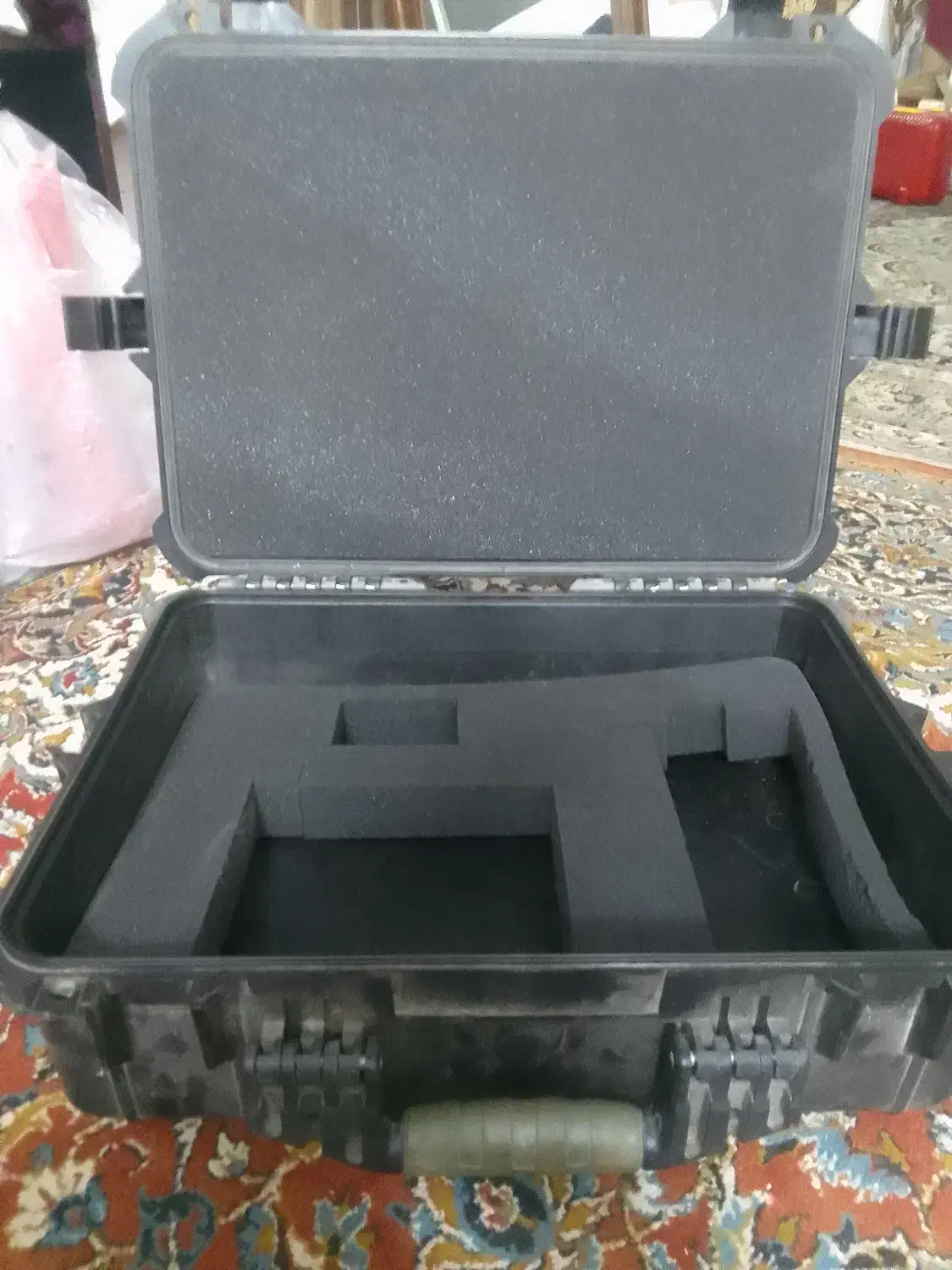 چمدون برای حمل بار و عکاسی برای تولید محتوا|کیف، کفش، کمربند|بابل, |دیوار