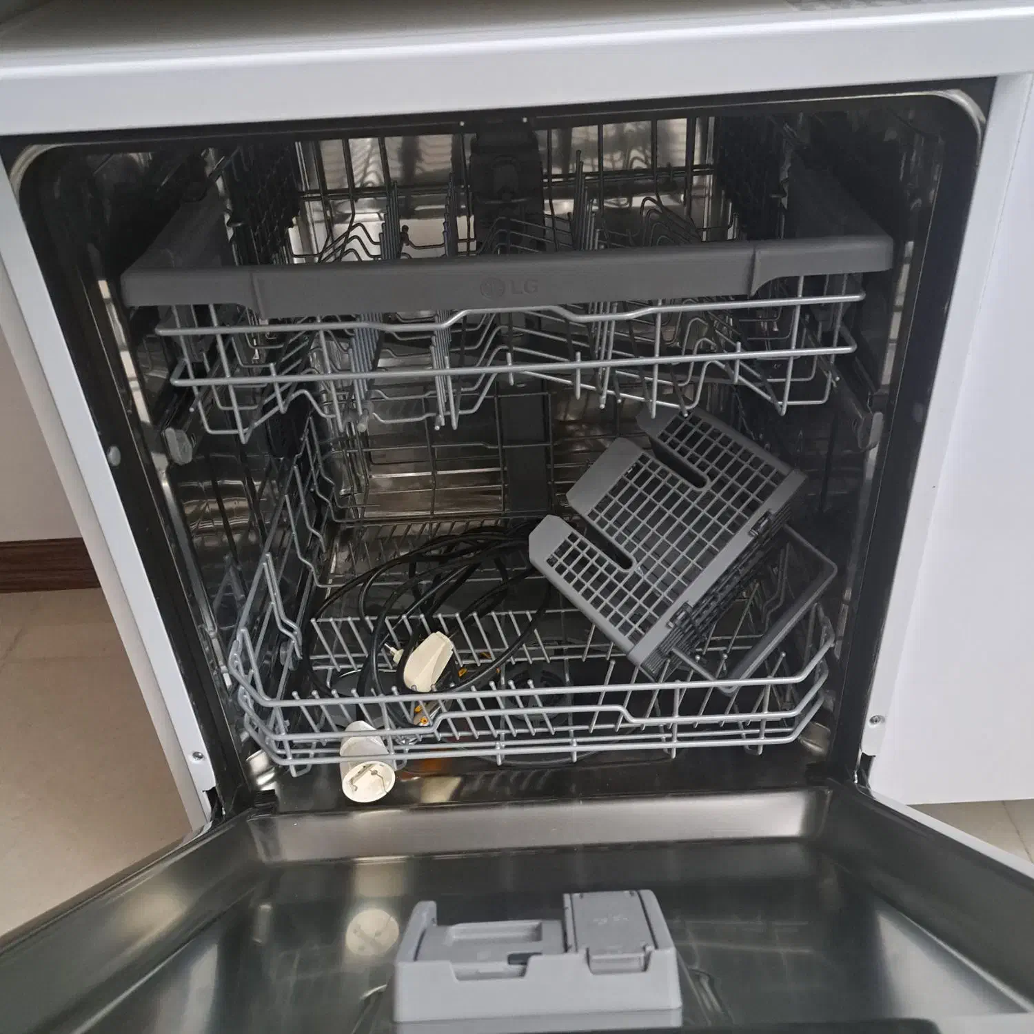 ماشین ظرفشویی ۱۴ نفره اصل ال جی|ماشین ظرفشویی|زنجان, |دیوار