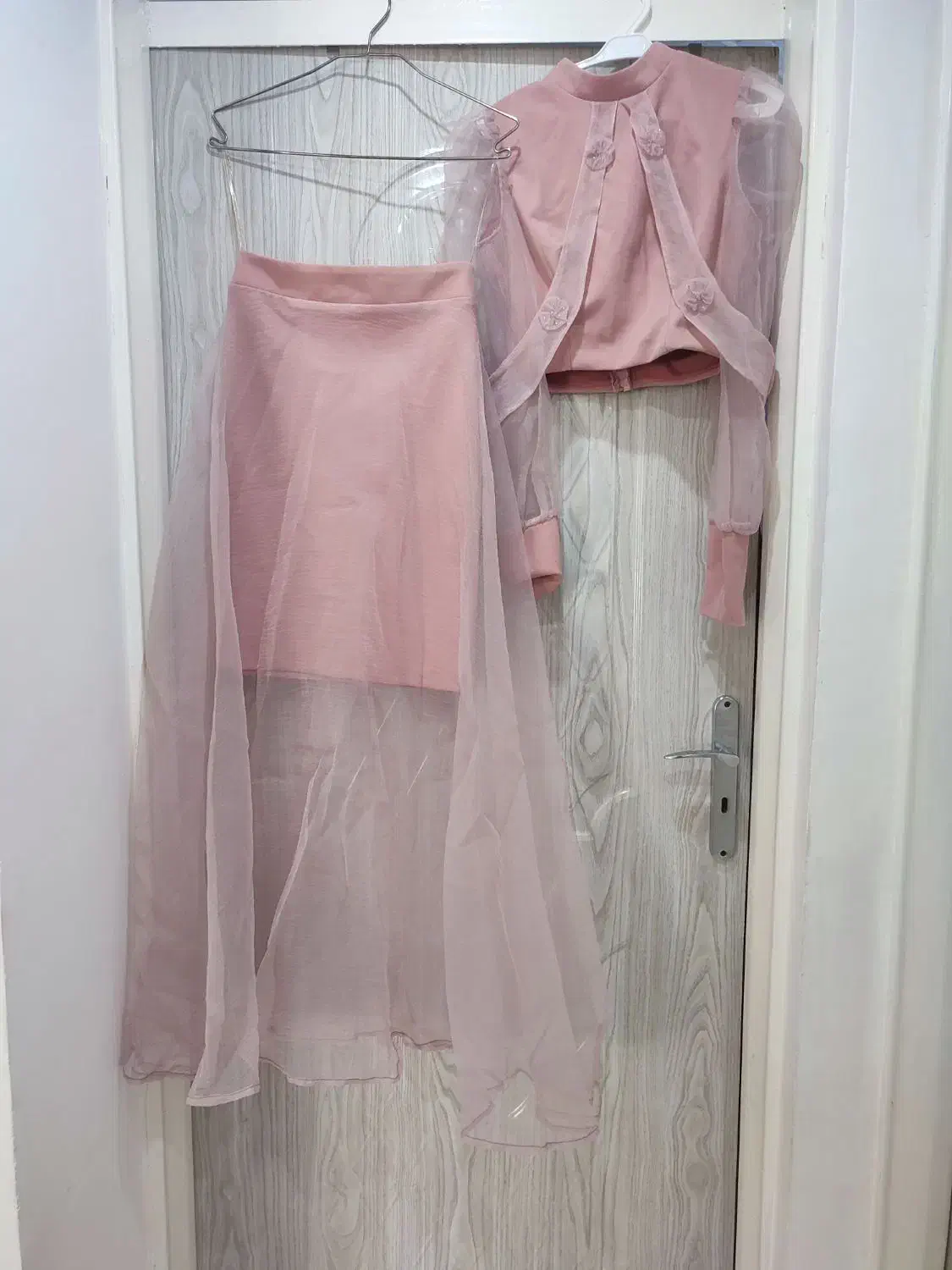 لباس مجلسی|لباس|کبودرآهنگ, |دیوار