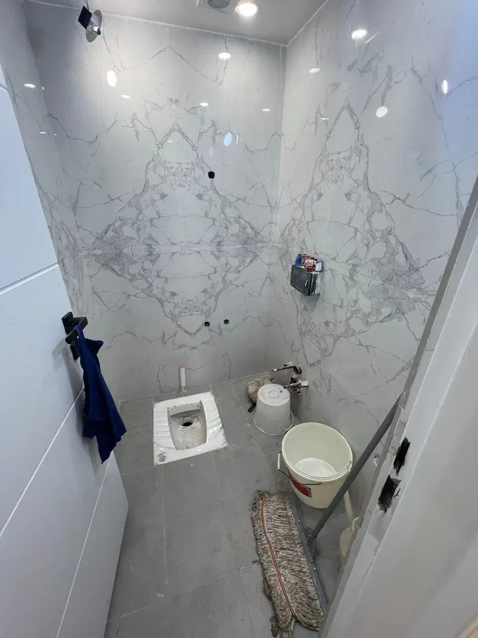 ۸۵ متر تکواحدی پارکینگ اصلی افسریه والفجر