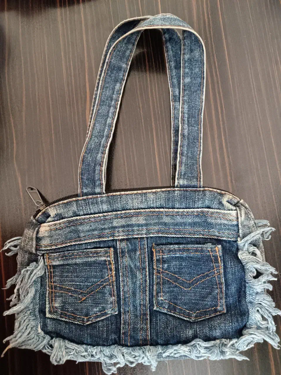 کیف لی|کیف، کفش، کمربند|قم, باجک یک|دیوار