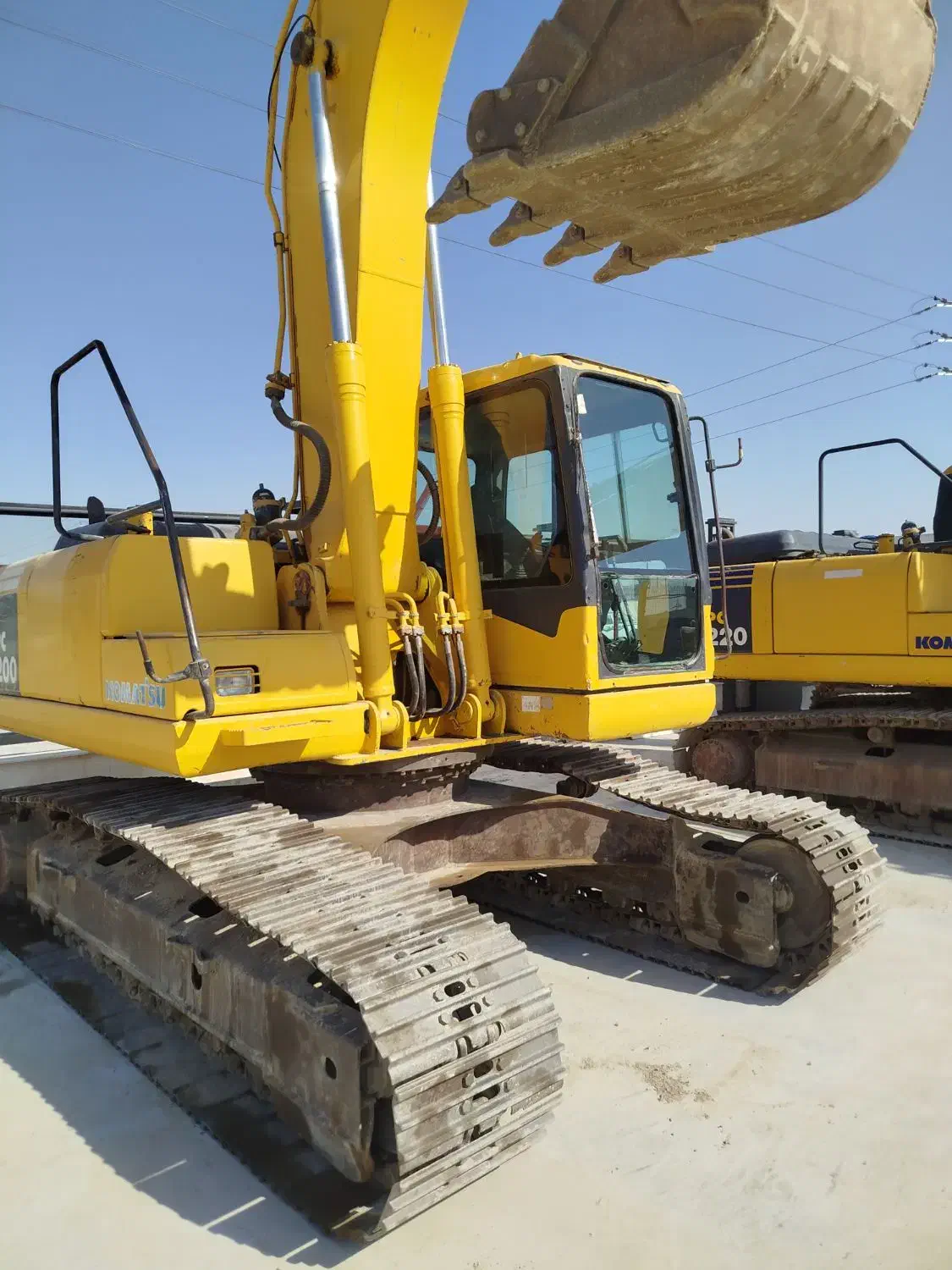 بیل مکانیکی کوماتسو ۲۰۰|ماشین‌آلات صنعتی|اسلام‌شهر, ملک‌آباد|دیوار