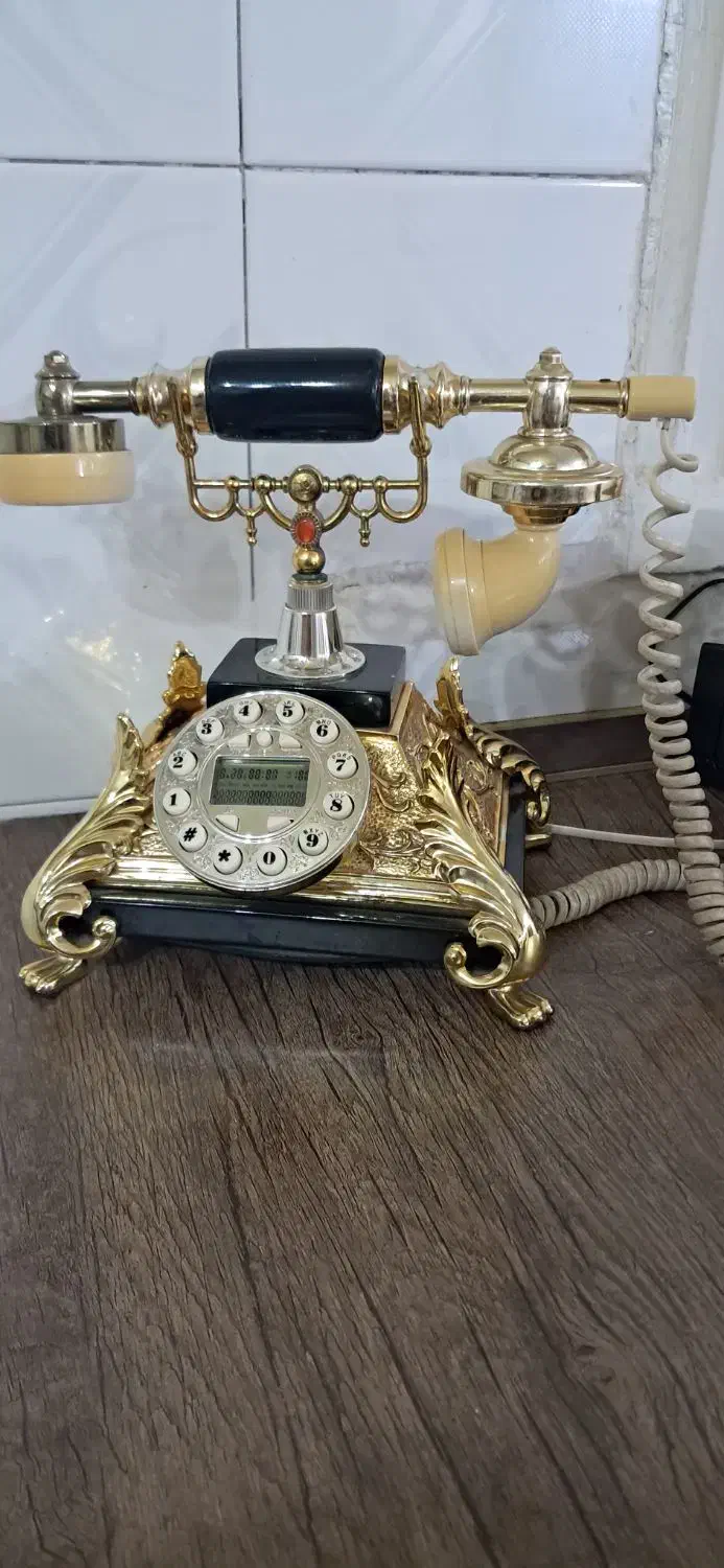 تلفن قدیمی مشکی طلایی|تلفن رومیزی|باقرشهر, |دیوار
